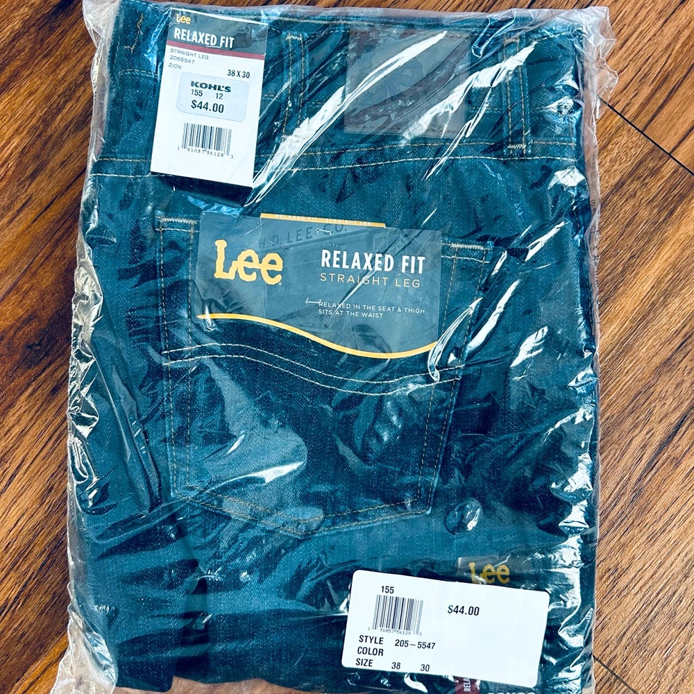 Lee Relaxed Fit Straight Leg Men’s Jeans- NWT